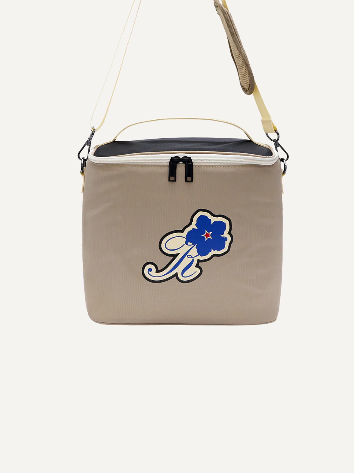 Light beige insulated cooler bag with shoulder strap, Khalhon, front view